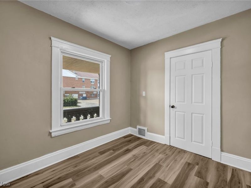 911 Royal Road , Cleveland, OH 44110 Photo 14
