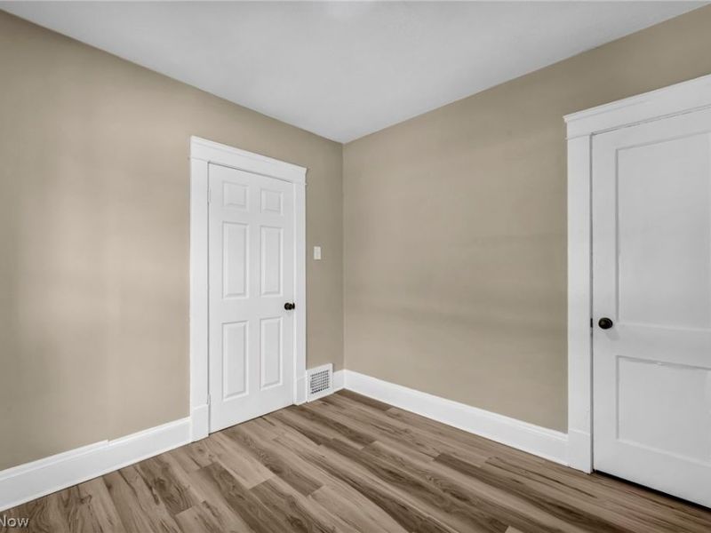 911 Royal Road , Cleveland, OH 44110 Photo 32