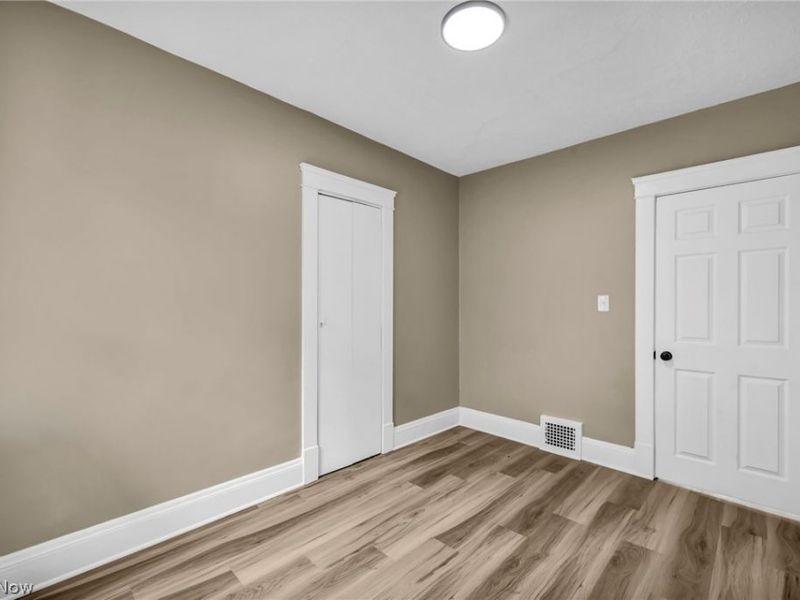 911 Royal Road , Cleveland, OH 44110 Photo 33