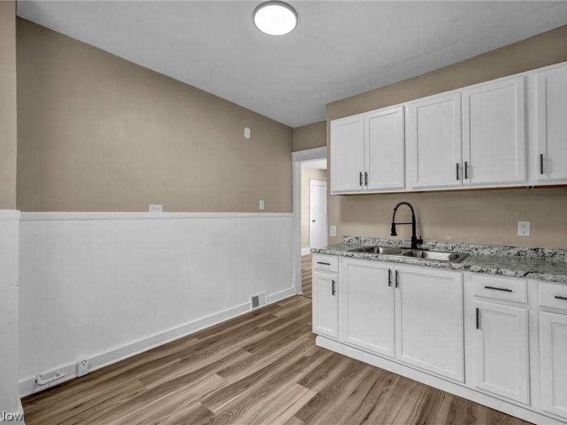911 Royal Road , Cleveland, OH 44110 Photo 37