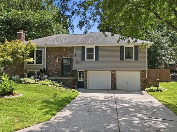 1113 SE 2nd Terrace, Lee's Summit, MO 64063