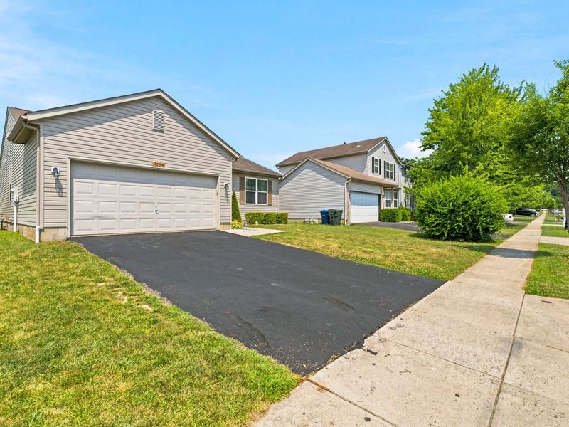 7654 Farm Hill Drive, Blacklick, OH 43004 Photo 2