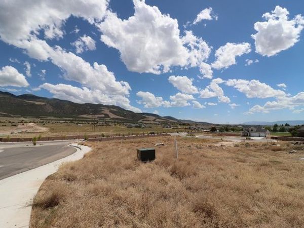5271 N PINNACLE DR , Unit 9, Enoch, UT 84721