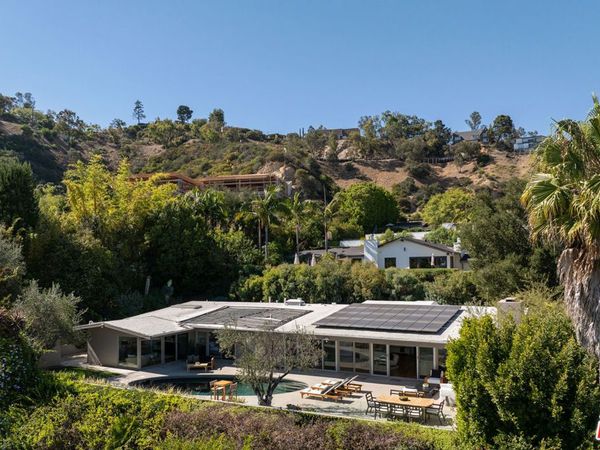 1813 Marcheeta Place , Los Angeles, CA 90069