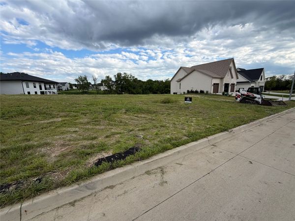 14812 Persimmon Drive, Urbandale, IA 50323