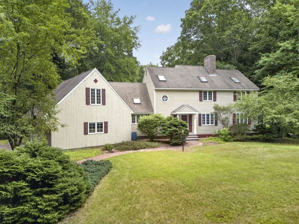 62 Hearthside Circle, Bedford, NH 03110