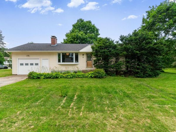 85 Jericho Road, Essex, VT 05452