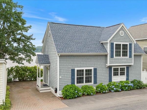 31 N Shore Road, Derry, NH 03038