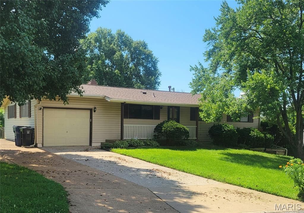4146 Garvey Drive , Mehlville, MO 63129 Main Photo