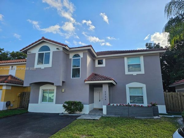 5754 NW 98th Ave , Doral, FL 33178