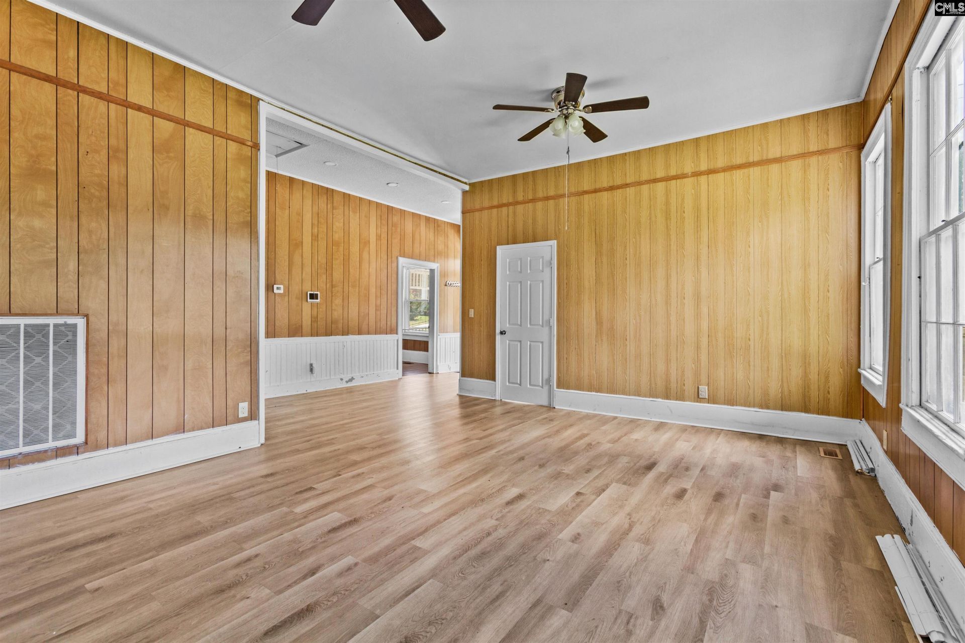 214 Dutton Street  Photo 13