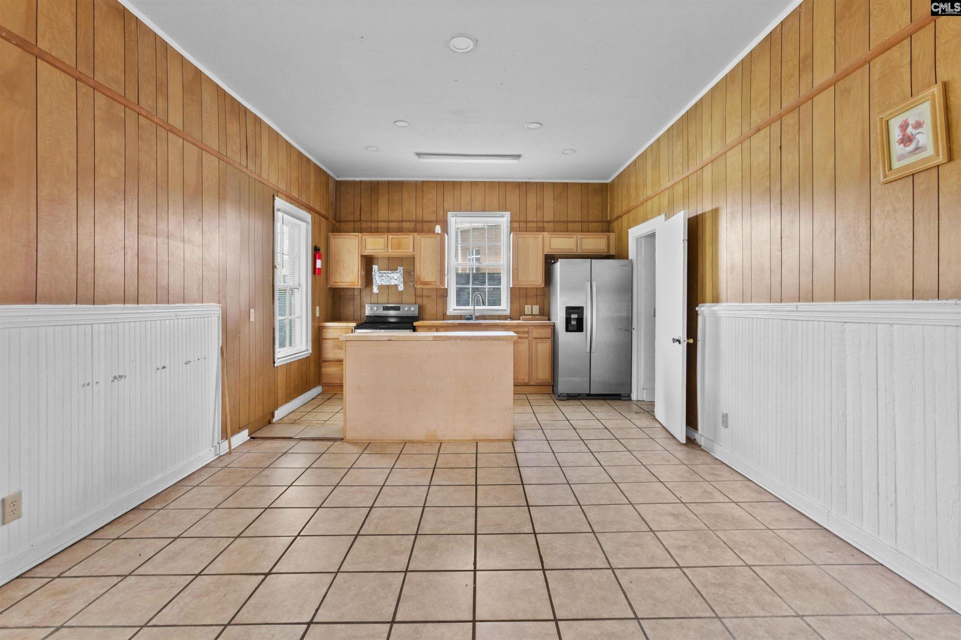 214 Dutton Street  Photo 14