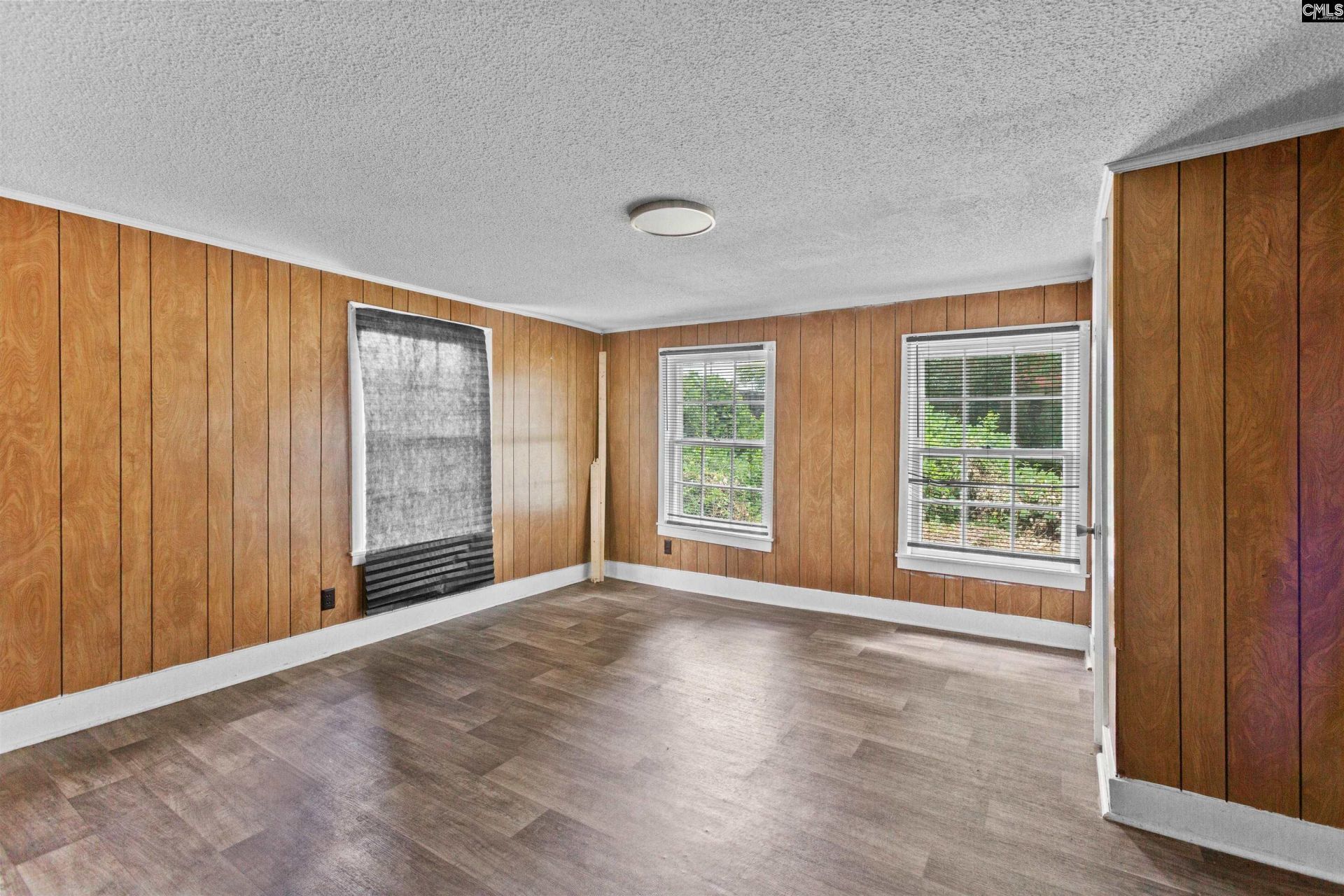 214 Dutton Street  Photo 18