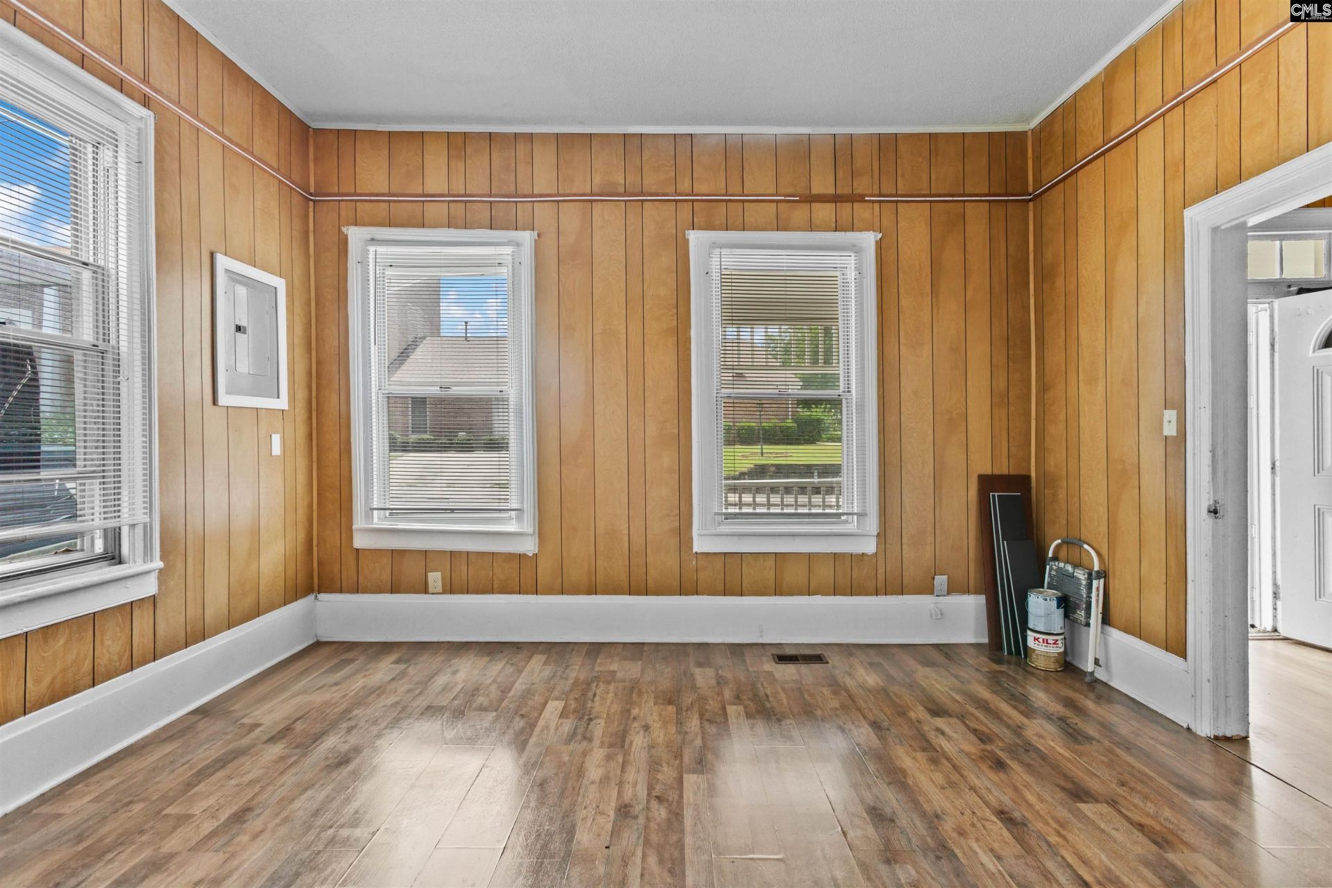 214 Dutton Street  Photo 4