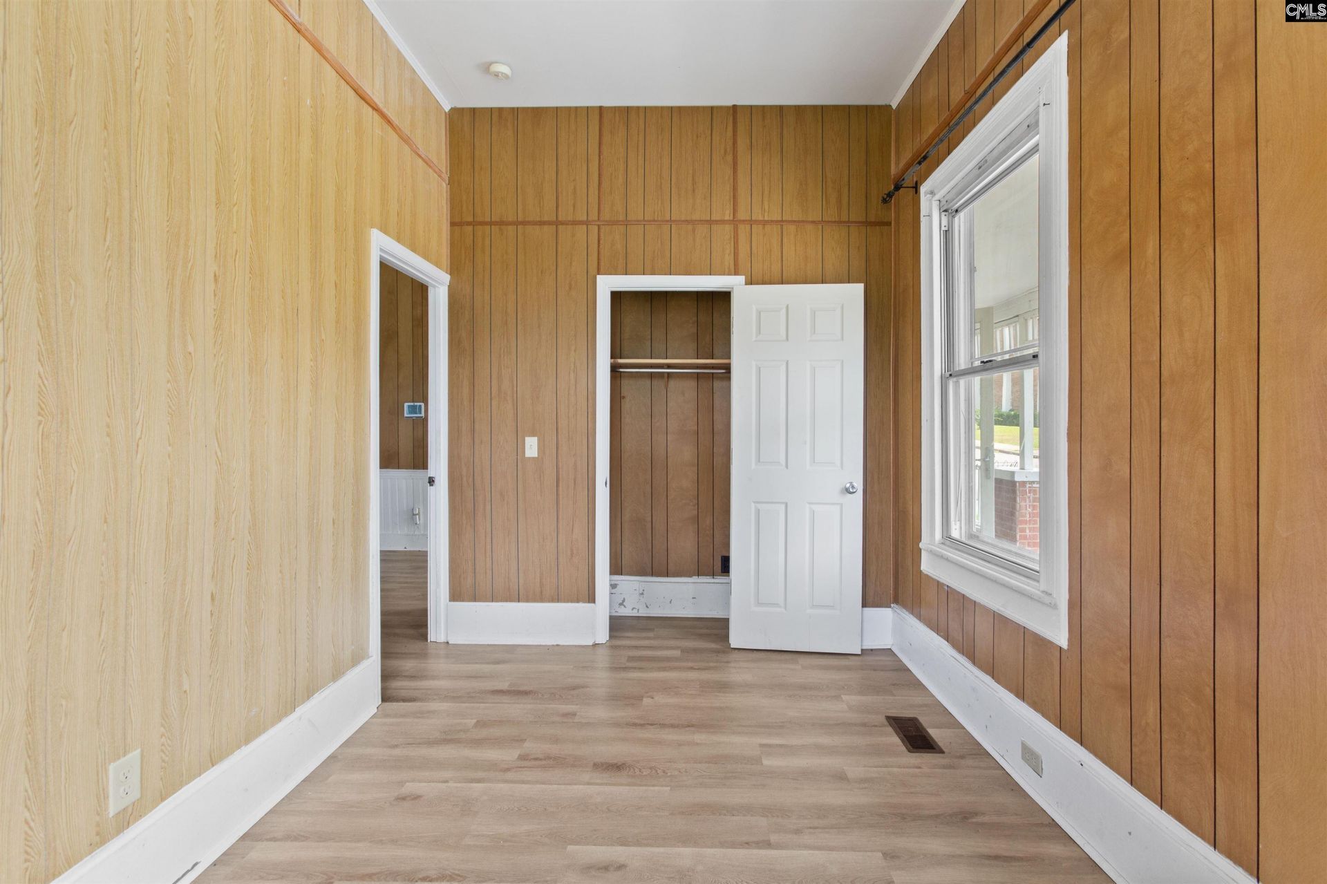 214 Dutton Street  Photo 6
