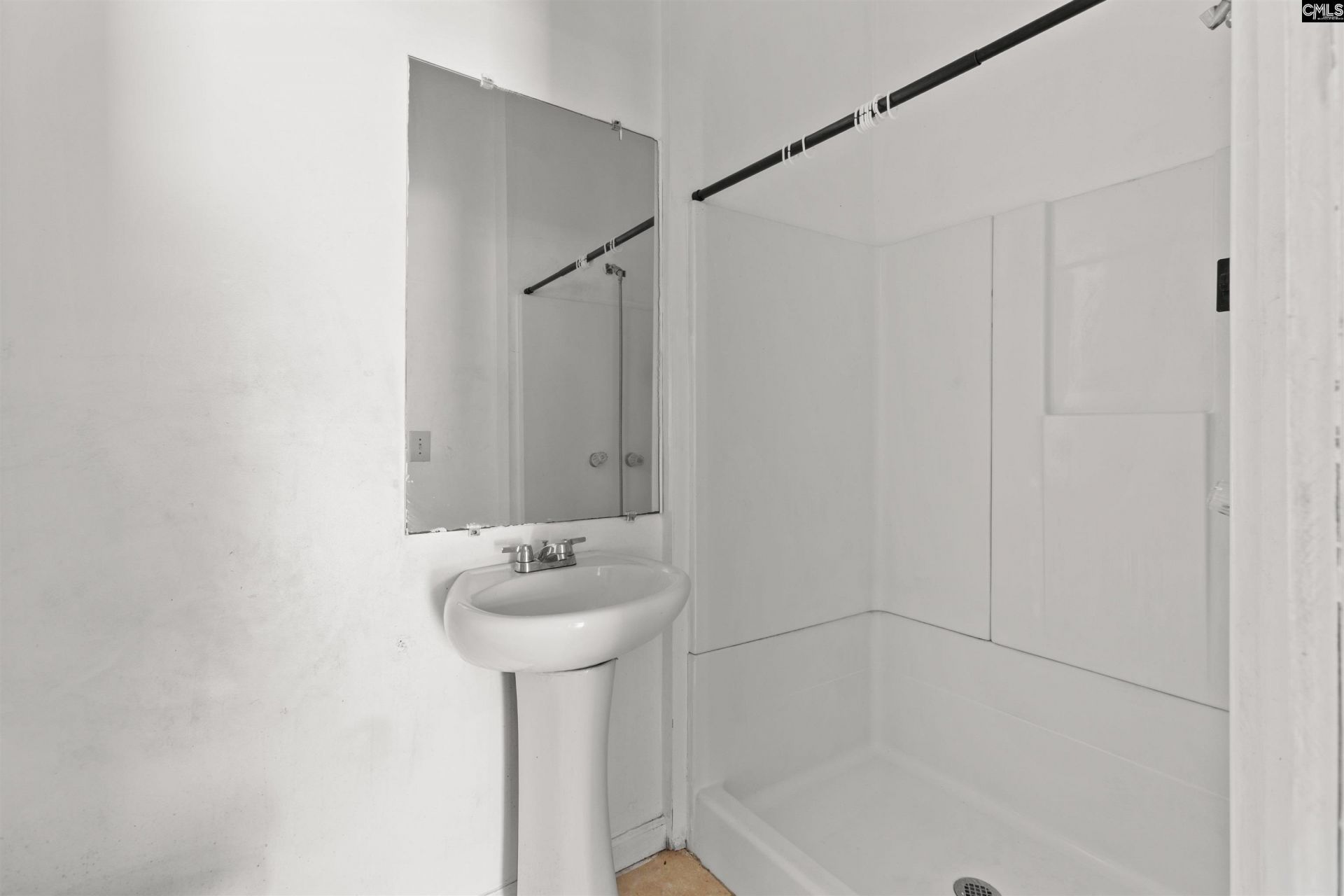 214 Dutton Street  Photo 7