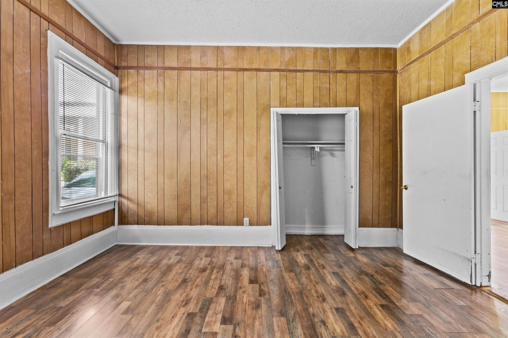 214 Dutton Street  Photo 9