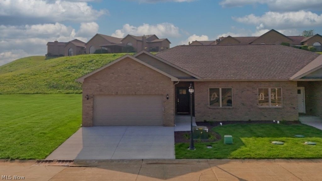 49099 Fairway Dr, East Liverpool, OH 43920 Main Photo