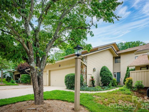 106 Deerlake Drive, Asheville, NC 28803