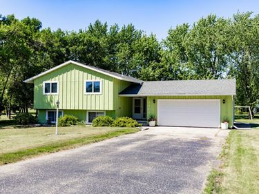 1108 62nd Avenue N, Moorhead, MN 56560
