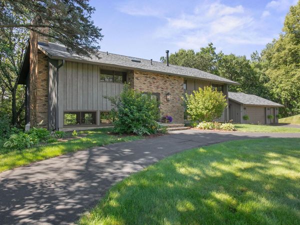 565 Lakota Lane, Chaska, MN 55318