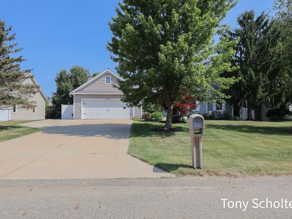 4523 Lytham Drive, Hudsonville, MI 49426
