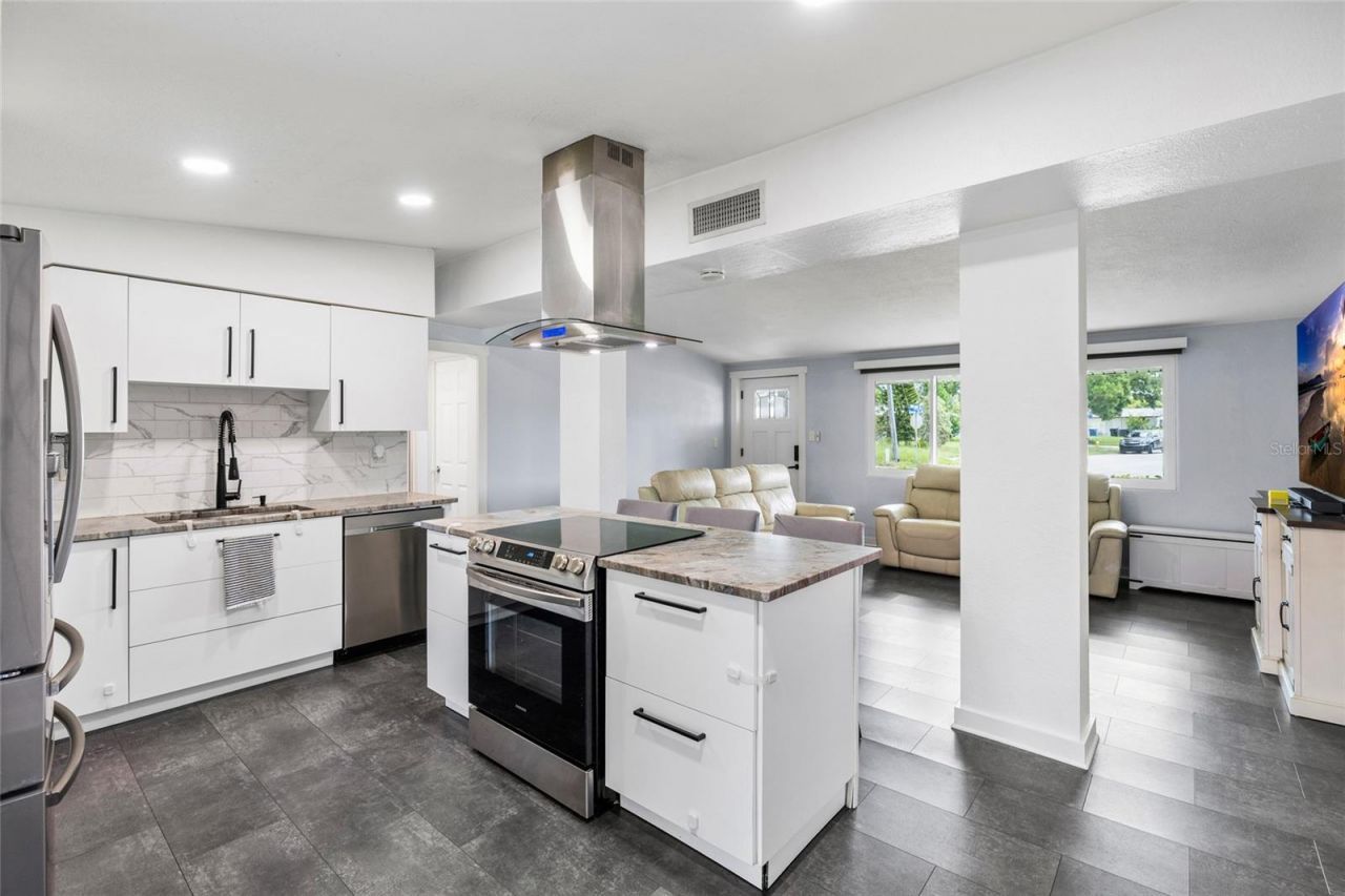 2287 Manor Boulevard N, Clearwater, FL 33765 Photo