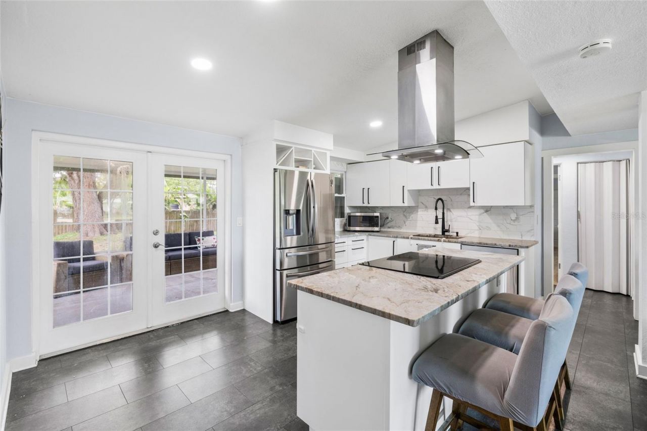 2287 Manor Boulevard N, Clearwater, FL 33765 Photo
