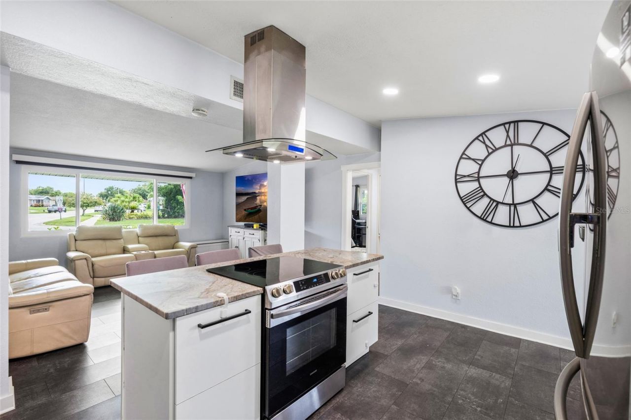 2287 Manor Boulevard N, Clearwater, FL 33765 Photo