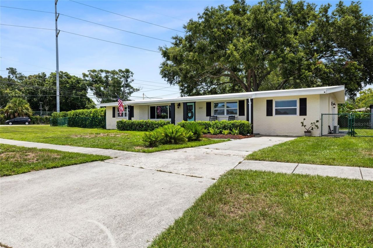 2287 Manor Boulevard N, Clearwater, FL 33765 Photo