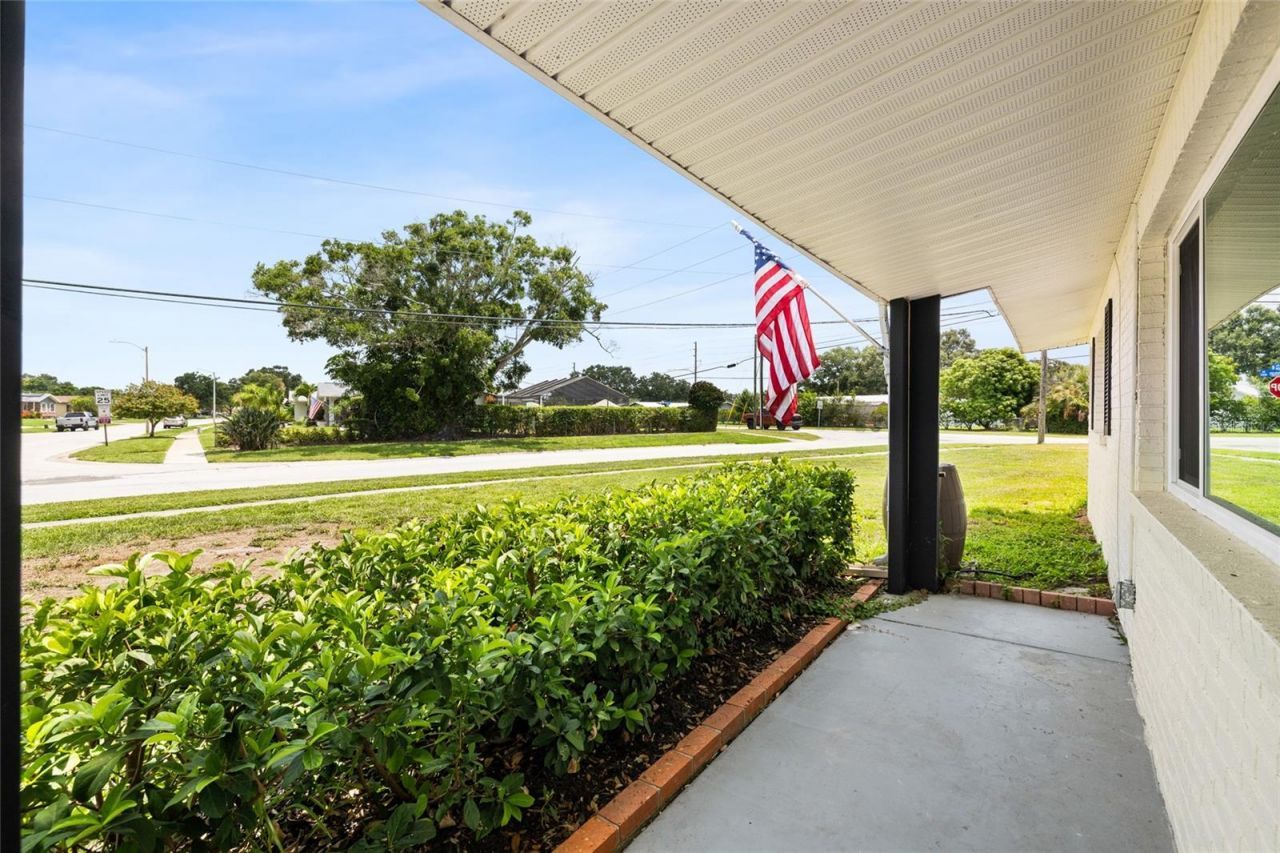 2287 Manor Boulevard N, Clearwater, FL 33765 Photo