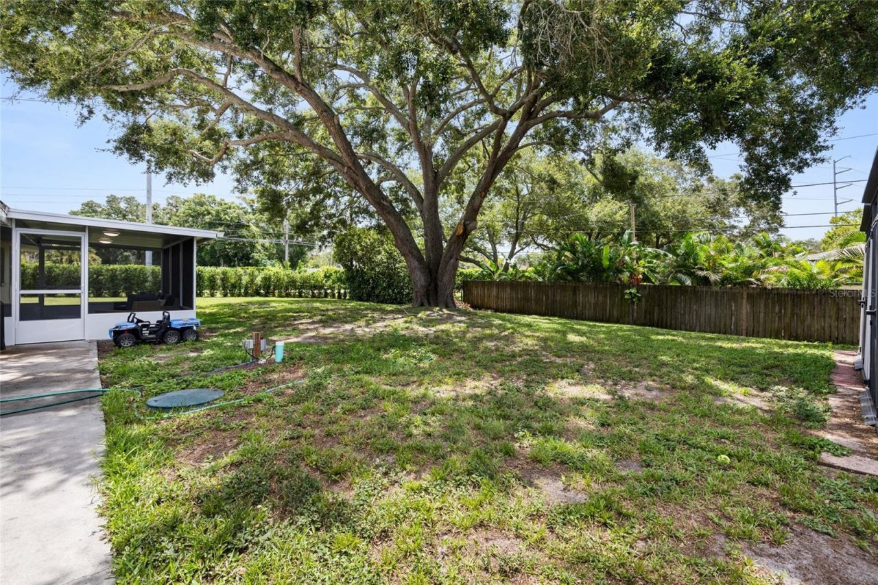 2287 Manor Boulevard N, Clearwater, FL 33765 Photo
