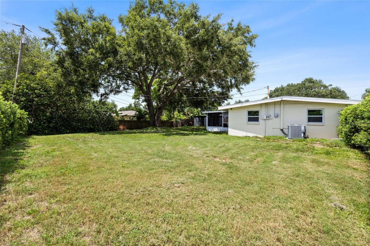 2287 Manor Boulevard N, Clearwater, FL 33765 Photo