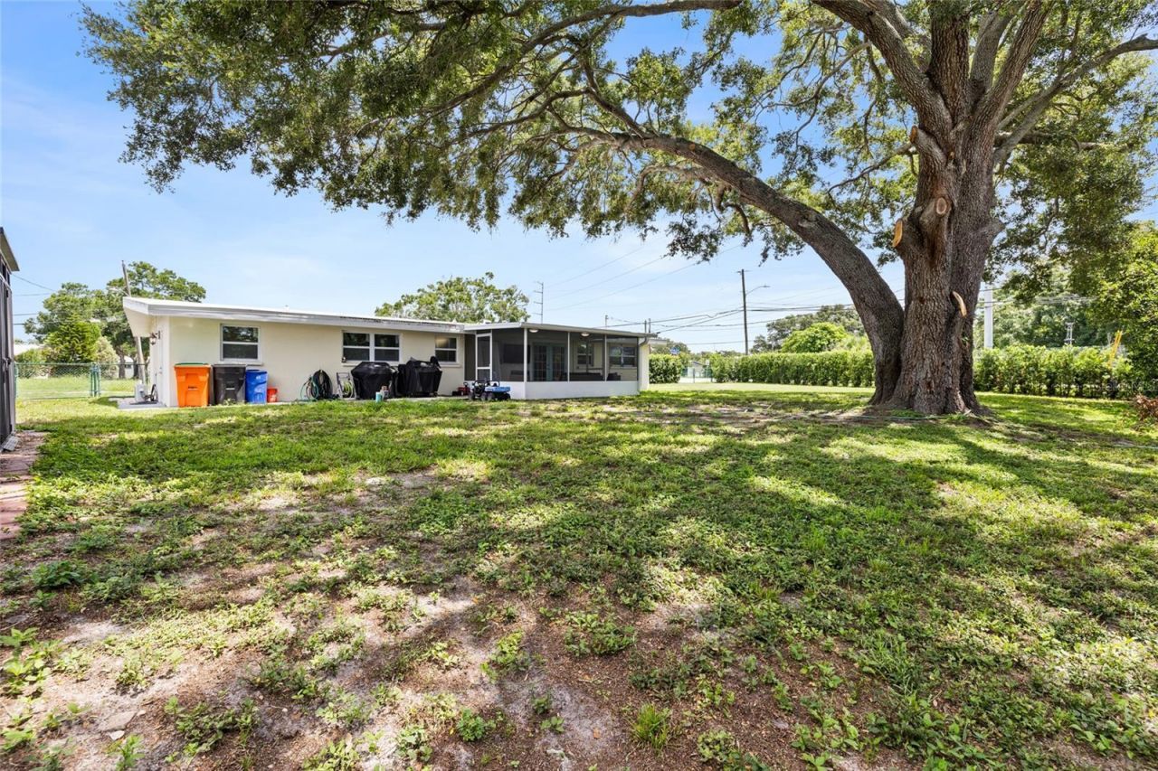 2287 Manor Boulevard N, Clearwater, FL 33765 Photo