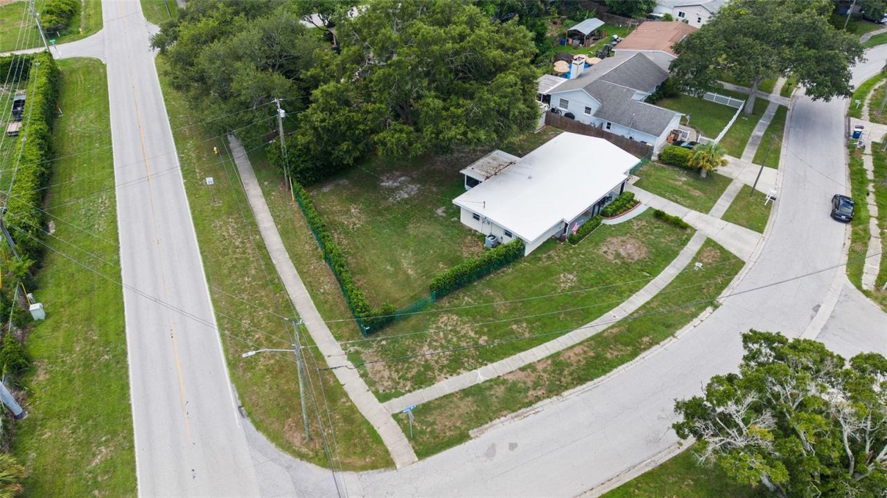 2287 Manor Boulevard N, Clearwater, FL 33765 Photo