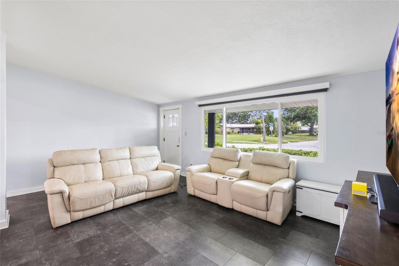 2287 Manor Boulevard N, Clearwater, FL 33765 Photo
