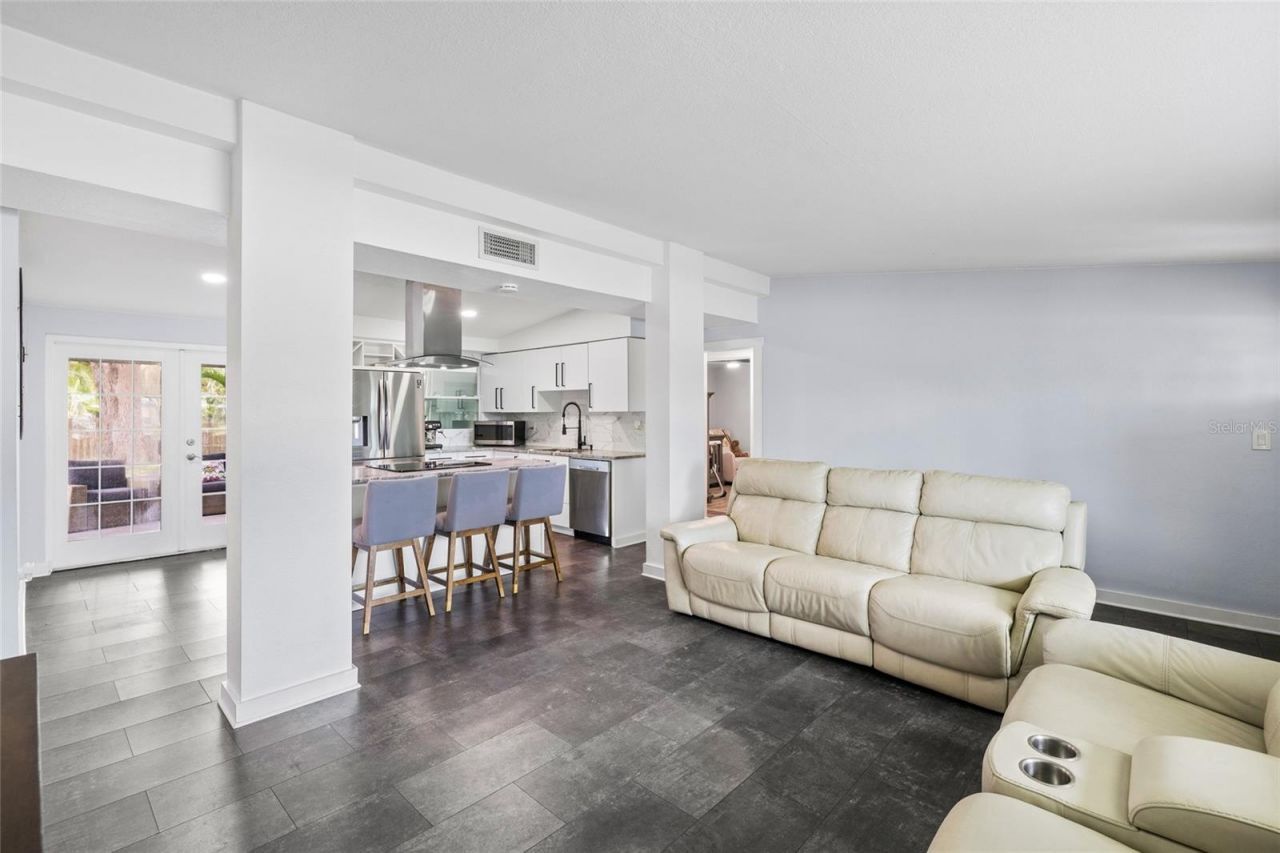 2287 Manor Boulevard N, Clearwater, FL 33765 Photo