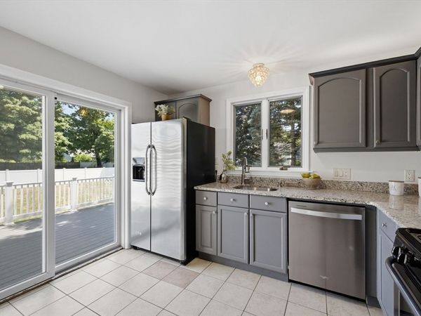 16 Elm St, Reading, MA 01867