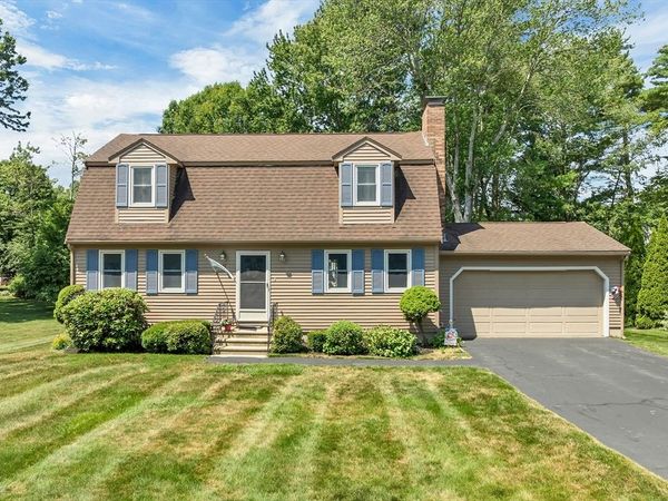 76 Presidential Circle, Hampton, NH 03842