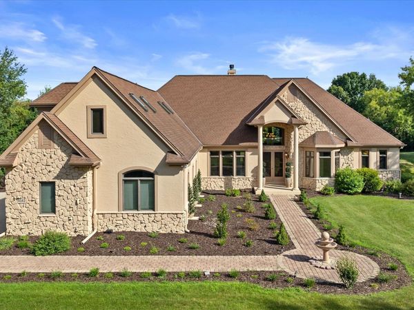 4042 Coopers Hawk Dr, Richfield, WI 53033