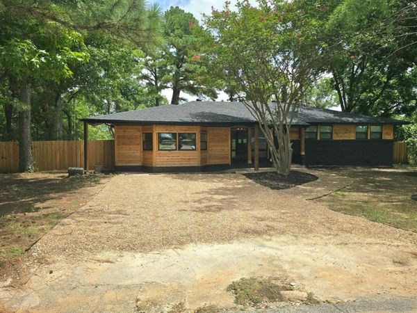 404 W Hillcrest Street , Keene, TX 76059