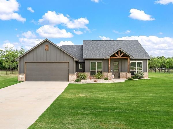 212 Jimmy Lane , Millsap, TX 76066