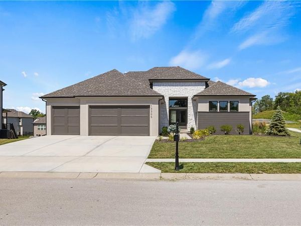 13305 Golden Oak Court, Parkville, MO 64152