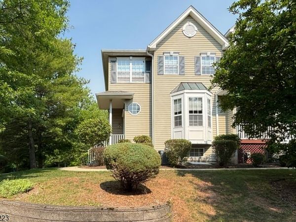 39 Briar Ln, Raritan, NJ 08822