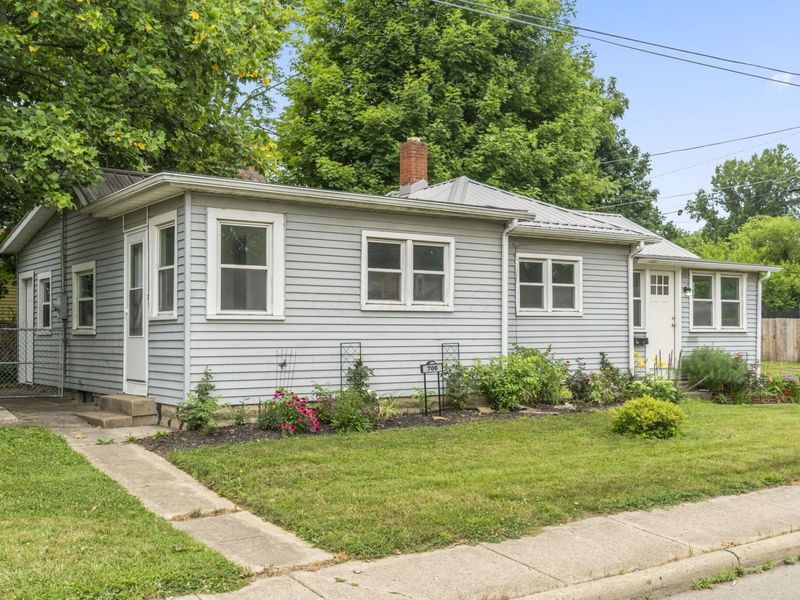 706 E Burgess Street , Mount Vernon, OH 43050 Photo 3