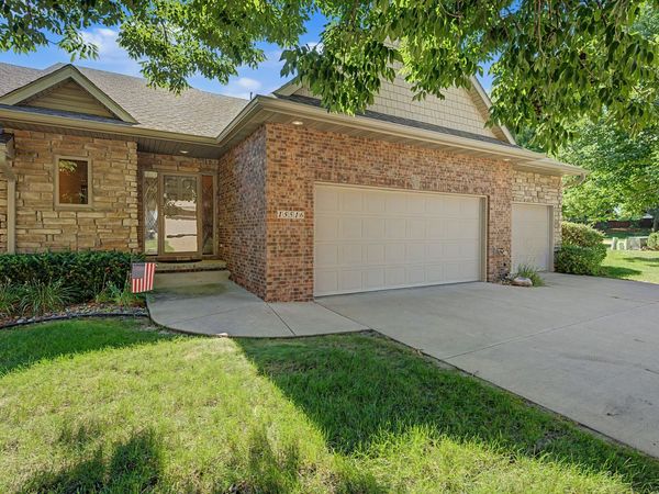 15516 Oakwood Drive, Urbandale, IA 50323