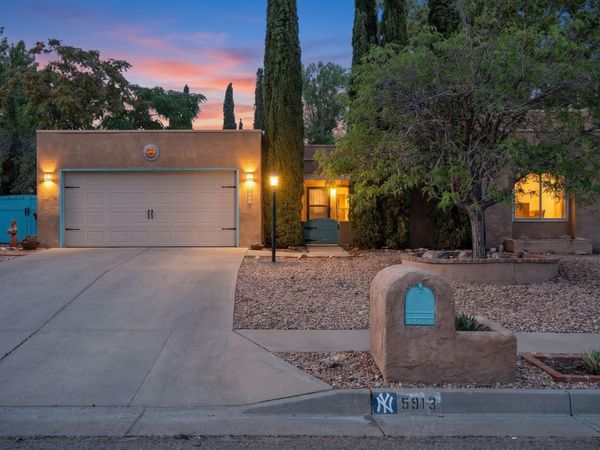 5913 Broken Arrow Lane NW, Albuquerque, NM 87120