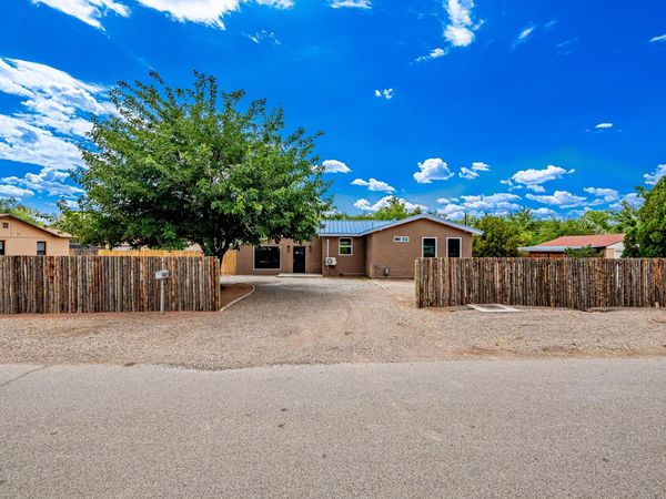 6667 Elwood Drive NW, Los Ranchos, NM 87107