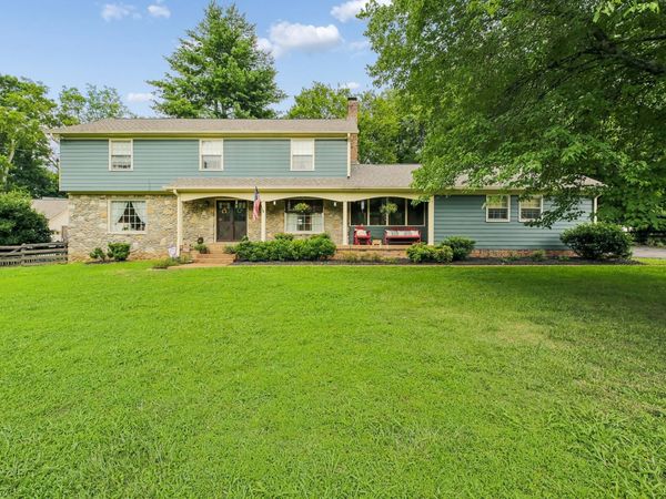178 Meadowlake Dr , Hendersonville, TN 37075