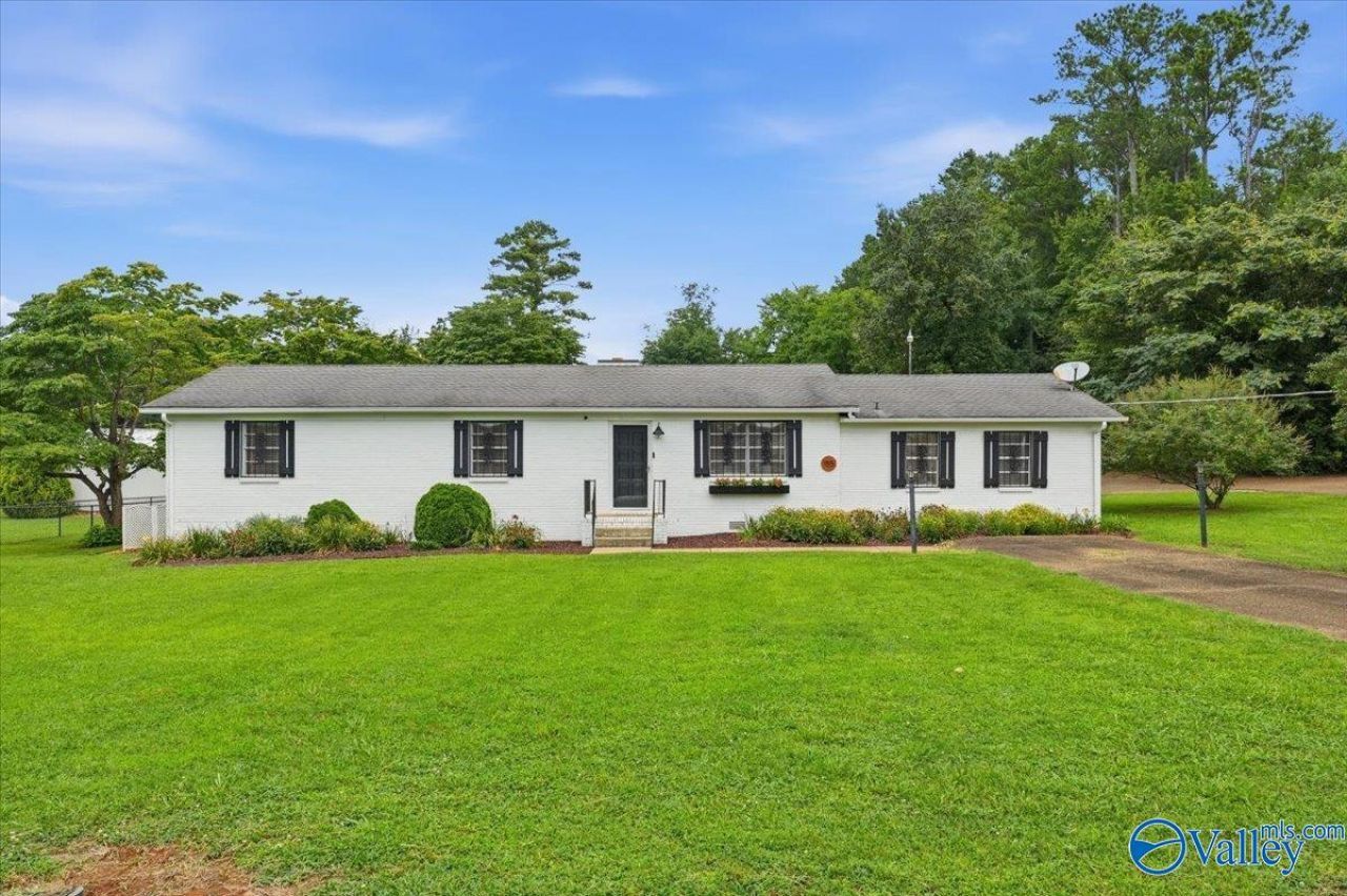 185 Clearvue Road, Huntsville, AL 35811 Main Photo
